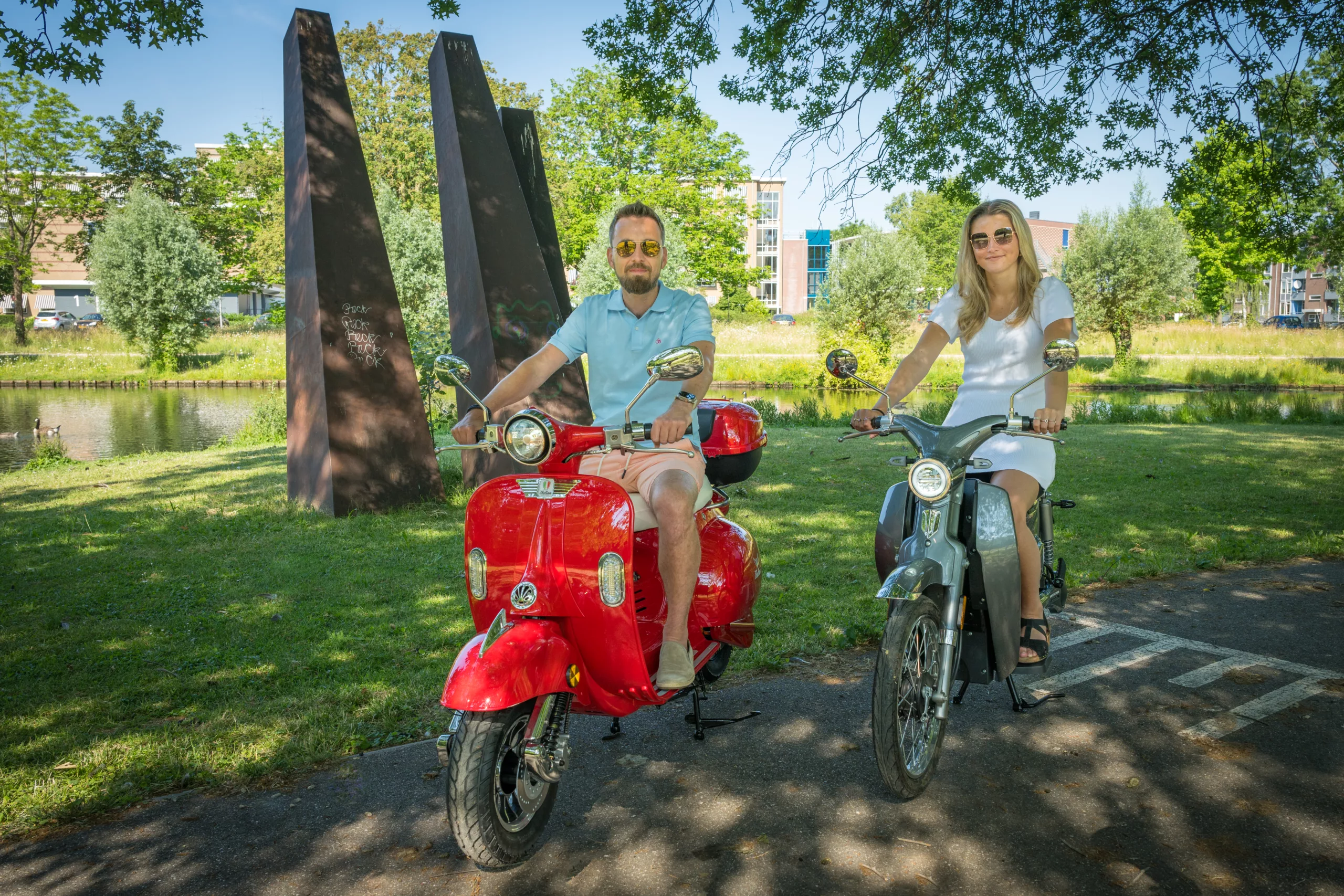 Portretfotografie in Deventer en omgeving. Etalian e-scooters.