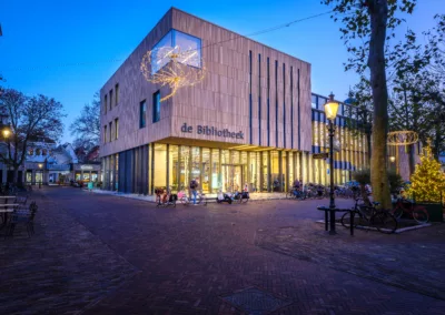 De bibliotheek van Deventer in de avond